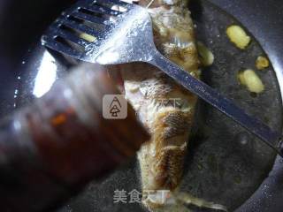 红烧鲈鱼的做法步骤：6