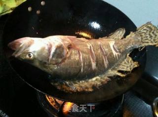 红烧鲑鱼的做法步骤：3