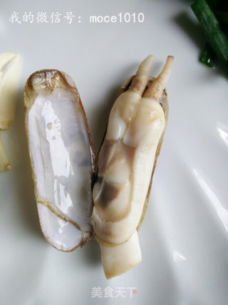 小策海鲜今日菜谱：葱爆蛏子的做法步骤：5