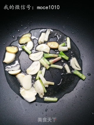 小策海鲜今日菜谱：葱爆蛏子的做法步骤：7