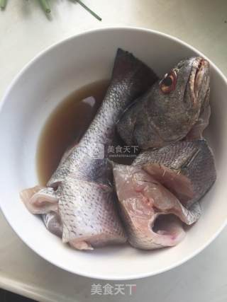 红烧鮸鱼的做法步骤：1