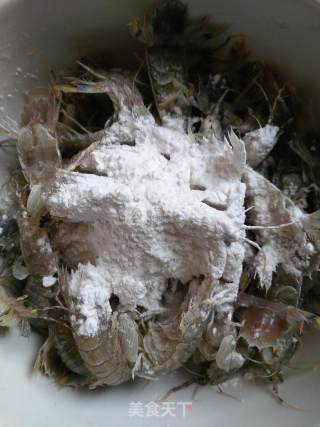 小策海鲜之：椒盐皮皮虾的做法步骤：2