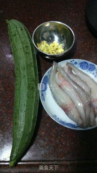 丝瓜豆腐鱼汤的做法步骤：1