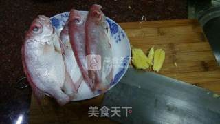 煎煮红目鲢鱼的做法步骤：1