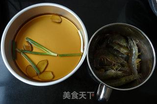 黄酒炖虾的做法步骤：1