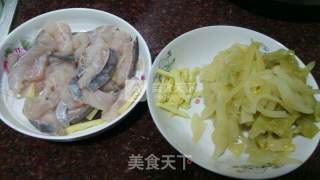 鳗鱼炒咸菜的做法步骤：2