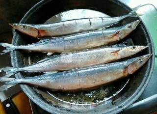 煎焖秋刀鱼的做法步骤：5