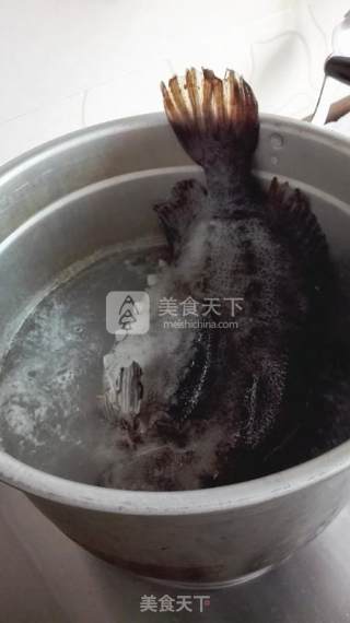 温拌海参斑鱼皮的做法步骤：1