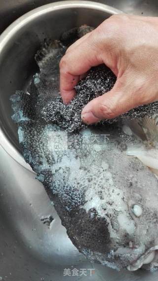 温拌海参斑鱼皮的做法步骤：2