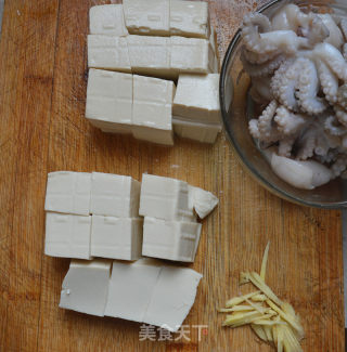 八爪鱼焖豆腐的做法步骤：2