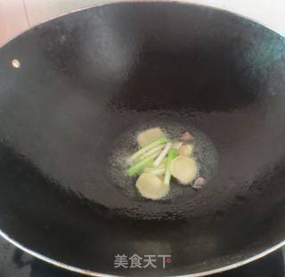 姜葱炒蟹的做法步骤：4
