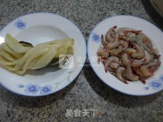 腌白菜炒海虾的做法步骤：1