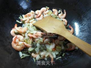 腌白菜炒海虾的做法步骤：5