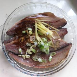 香煎鲅鱼的做法步骤：3