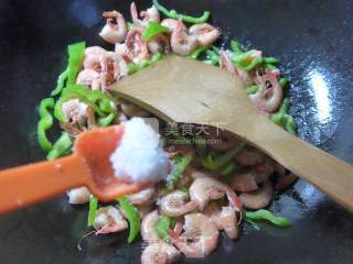 尖椒炒海虾的做法步骤：7