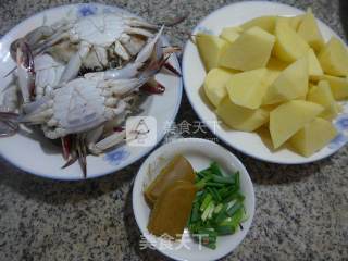 咖喱螃蟹土豆汤的做法步骤：1