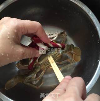 桂圆蒸螃蟹的做法步骤：2