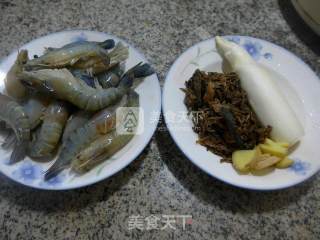 梅干菜茭白炒大头虾的做法步骤：1