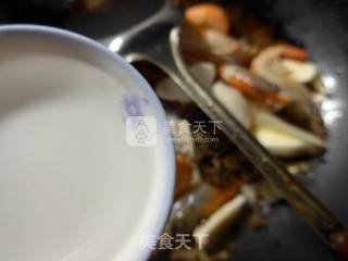 梅干菜茭白炒大头虾的做法步骤：10