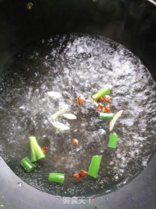 淡水煮蚬子的做法步骤：3