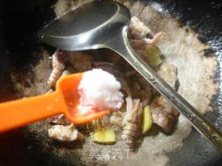 韭菜炒虾蛄的做法步骤：7