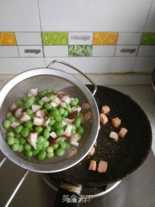 三文鱼豌豆丁的做法步骤：5