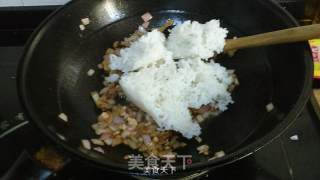 #金龙鱼稻米油#鱿鱼须酱酱炒饭的做法步骤：5