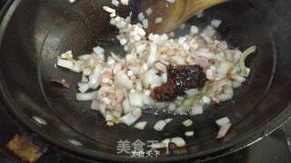 #金龙鱼稻米油#鱿鱼须酱酱炒饭的做法步骤：4