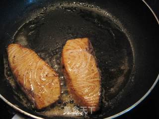 香煎三文鱼的做法步骤：4