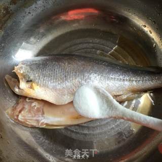 烤黄花鱼的做法步骤：5