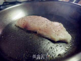 香脆鲷鱼排佐日式沙拉的做法步骤：5