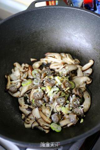 香菇蚝油烩海参的做法步骤：8