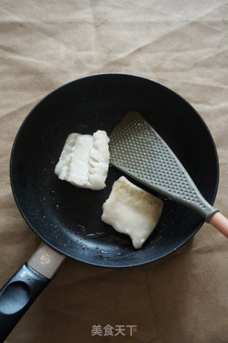 煎鳕鱼配冰草沙拉的做法步骤：5