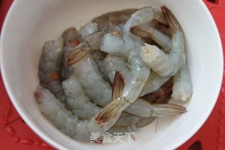香酥虾的做法步骤：1