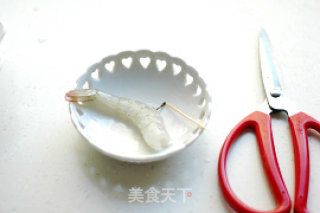 酥脆中体会虾的美味：蝴蝶虾的做法步骤：3