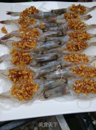 蒜茸粉丝蒸开背虾的做法步骤：8