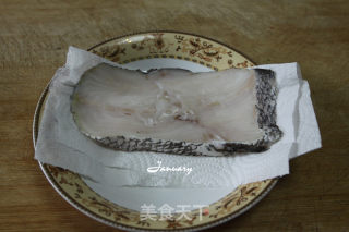 黄油香煎银鳕鱼的做法步骤：1