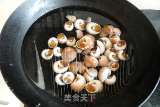 水煮香螺的做法步骤：3