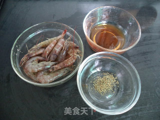 串烤红酒鲜虾的做法步骤：1
