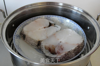 清蒸银鳕鱼的做法步骤：3