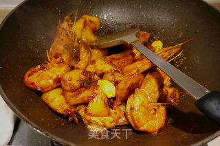 香辣鲜虾土豆干锅的做法步骤：12