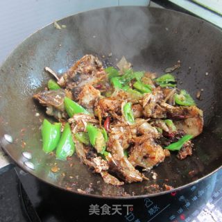 干椒干锅鱼头的做法步骤：10