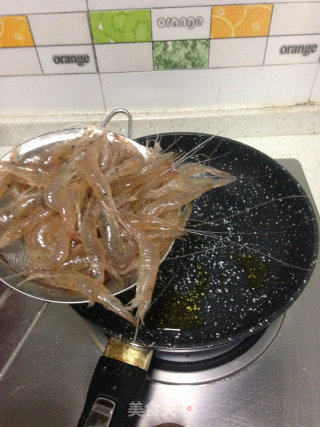 椒盐白虾的做法步骤：2