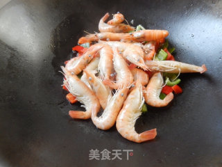 双椒炒大虾的做法步骤：7