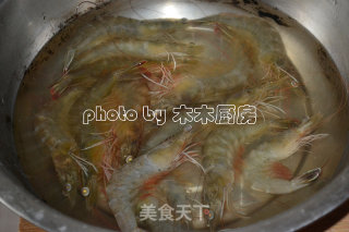 香辣基围虾的做法步骤：1