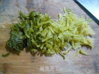 雪菜虾肉炒蘑菇的做法步骤：4