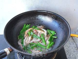 黄酒焖斑节虾的做法步骤：5