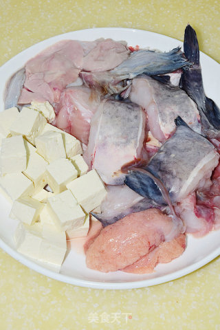 海兔鱼炖豆腐的做法步骤：2