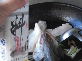 烧汆海鲈鱼的做法步骤：5