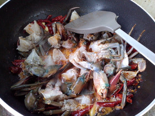香辣干锅螃蟹的做法步骤：12
